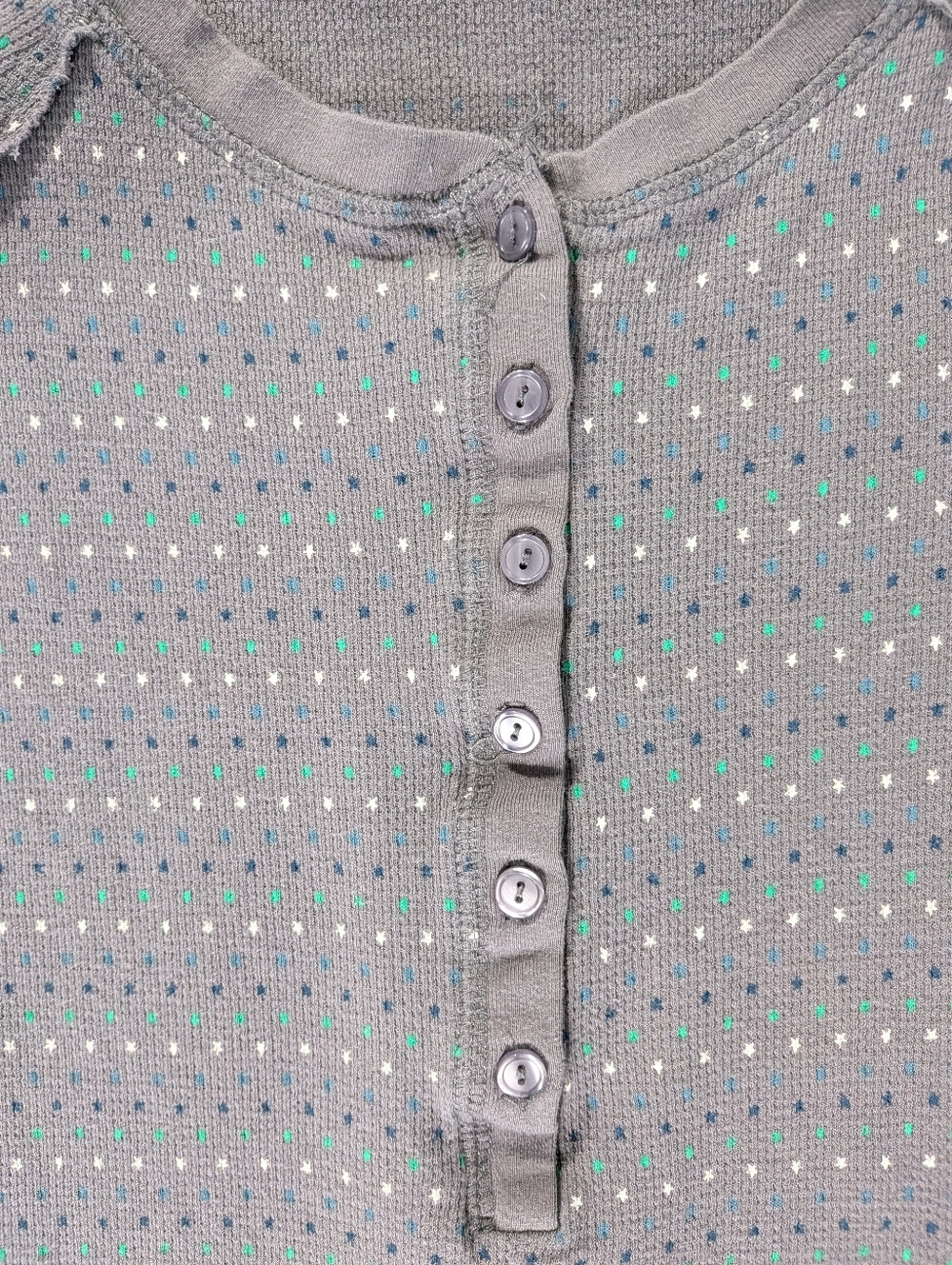 ❤️ Forever 21 Star Pattern Gray Fitted Henley Knit Top Size XS/S - Picture 3 of 10